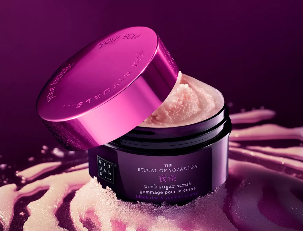 Pink Sugar testradír textúrája és a kupak fényvisszaverő felülete